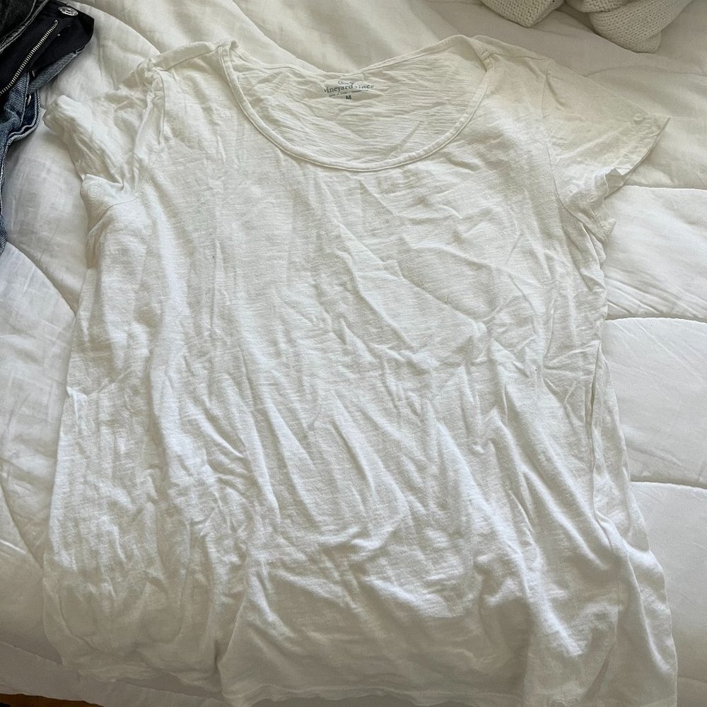 Vineyard Vines white tshirt, womens, size small, barely worn